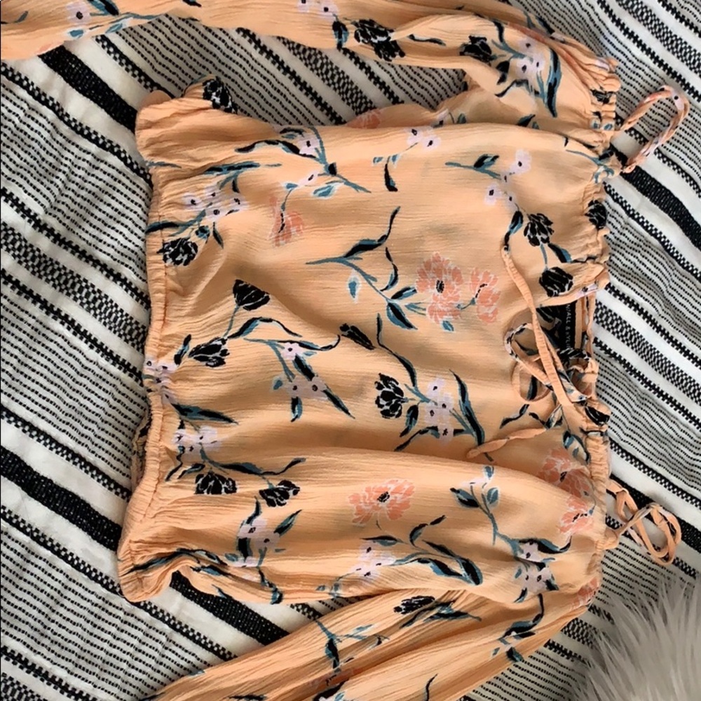 Kendall & Kylie Floral off shoulders long sleeve